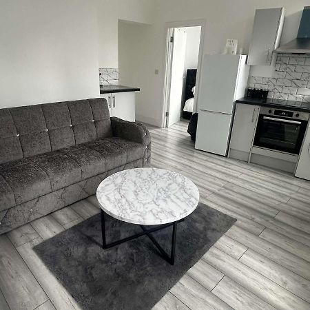 Luton Town Centre Apartment 외부 사진